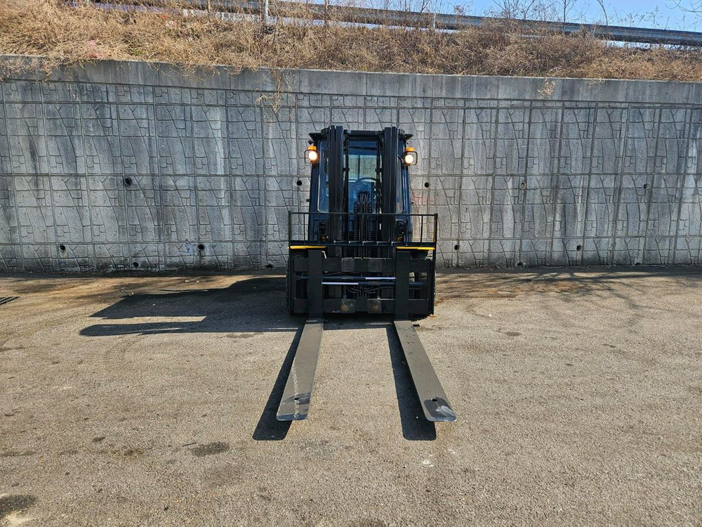 중고지게차 현대 포렉스 45D 디젤 4.5톤 3단 지게차 ( 3단마스트, 편개식자동발, 캐빈, 덧발) 이미지