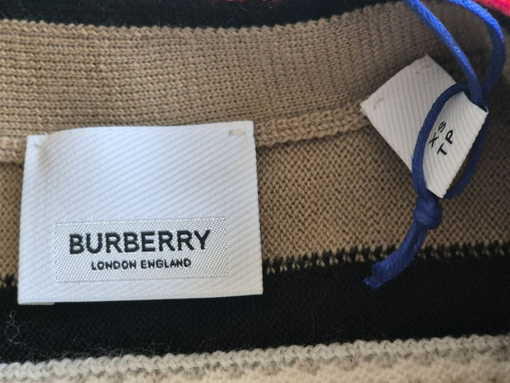 버버리 가디건 새상품(XS사이즈)--1