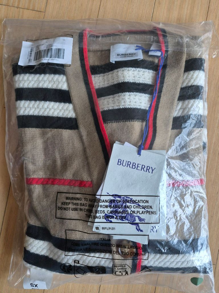 버버리 가디건 새상품(XS사이즈)--3