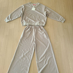 루팩토리 브이넥와이드셋업 연베이지 프리사이즈