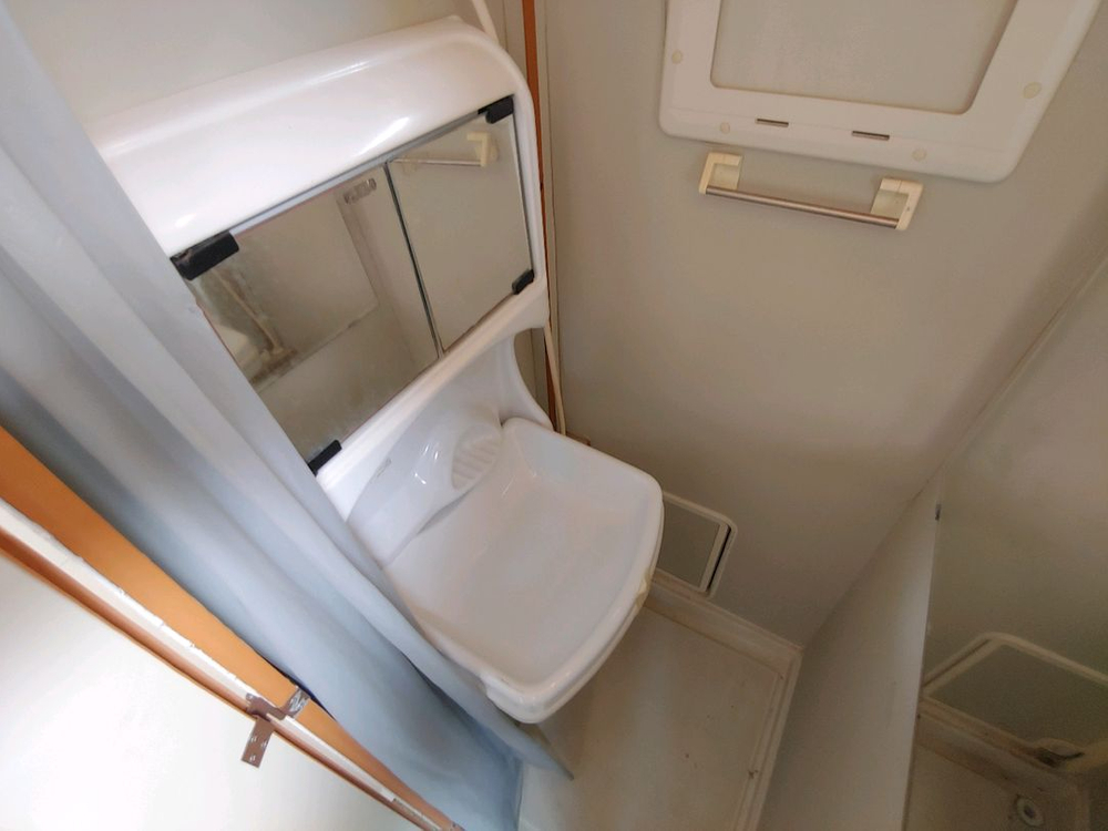 밴텍 아톰 6인 취침 캠핑카 이미지