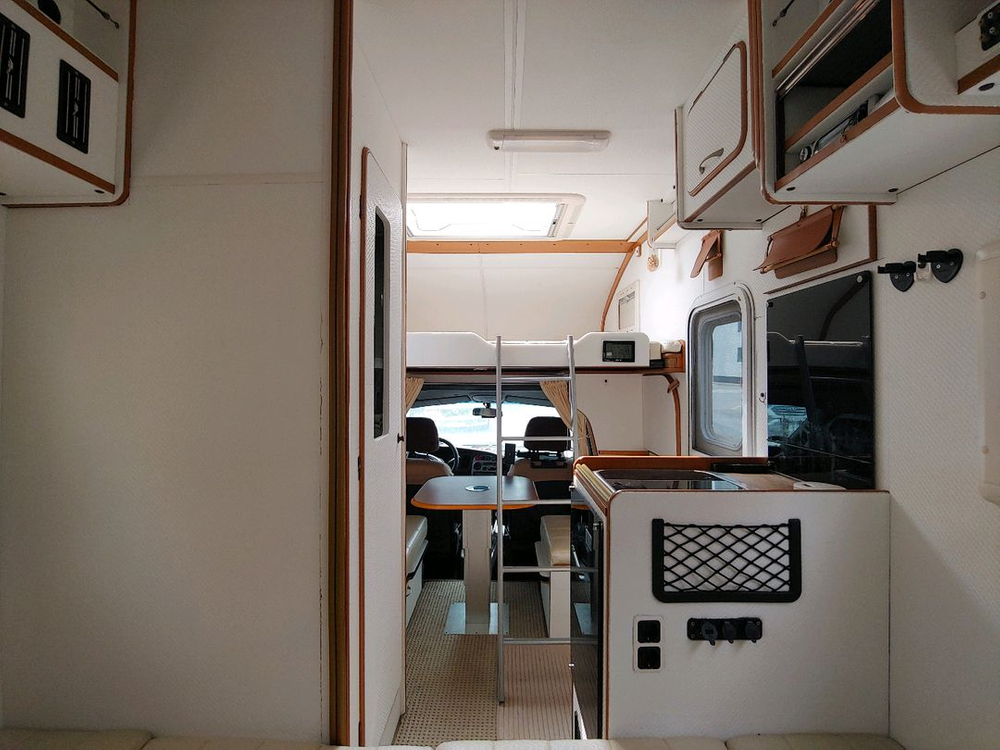 밴텍 아톰 6인 취침 캠핑카 이미지