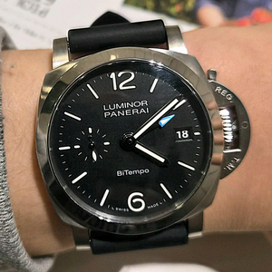 신품급 500만원 할인] 파네라이 루미노르 쿼란타 Bitempo