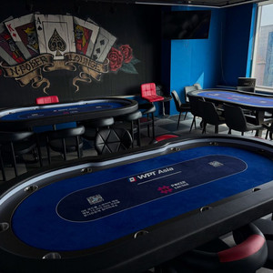 홀덤 테이블 이미지