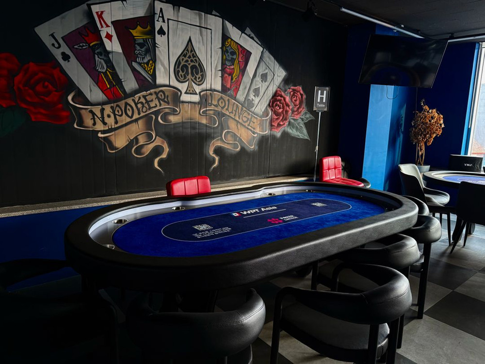 홀덤 테이블 이미지