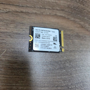 WD SN740 M.2 NVMe SSD 2TB WD SN740 사용시간 2시간 새제품이라보셔도됩니다.