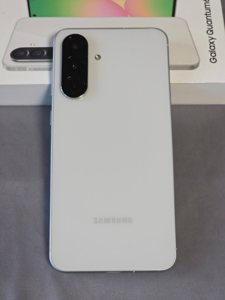 갤럭시 퀀텀6 그레이 128기가(25.9월 구매)--1