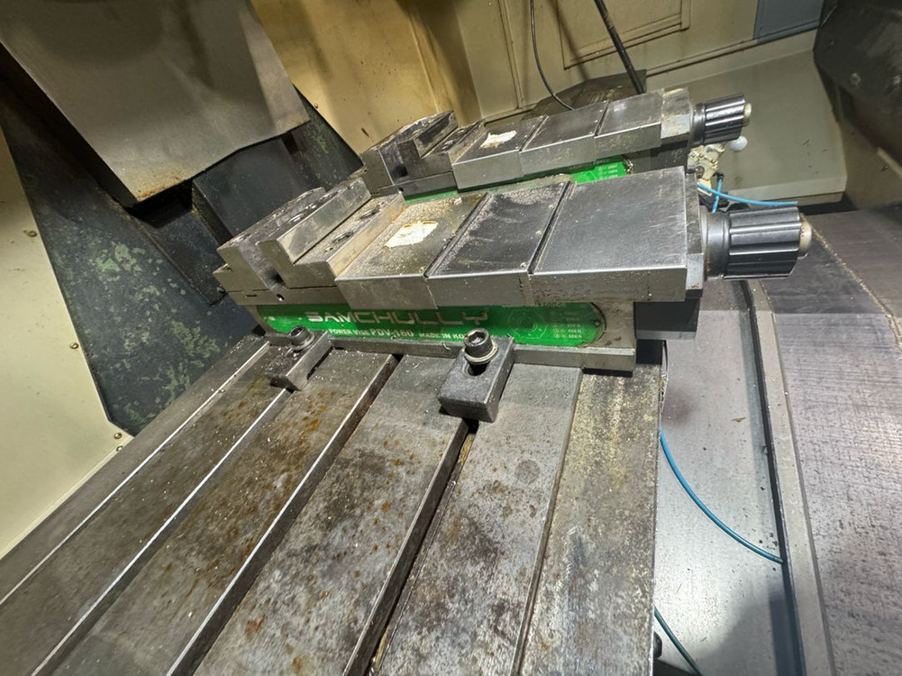 두산 머시닝센터 5.4호기 MYNX-5400 2011년식 파워바이스 2개 포함 이미지