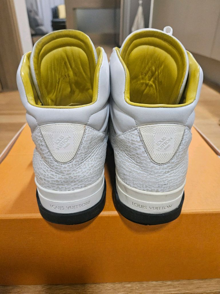 루이비통 하이탑 스니커즈 이미지