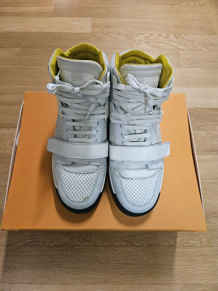 루이비통 하이탑 스니커즈 이미지