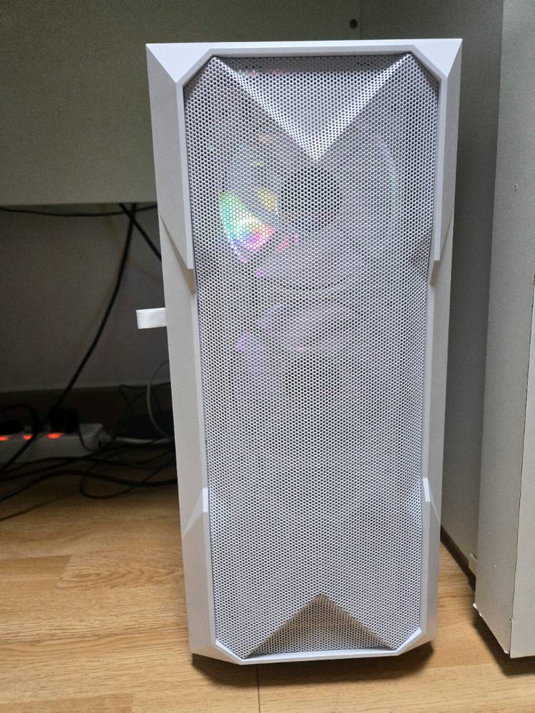 5600 , 3060ti , 램32기가 게이밍pc 판매합니다--0