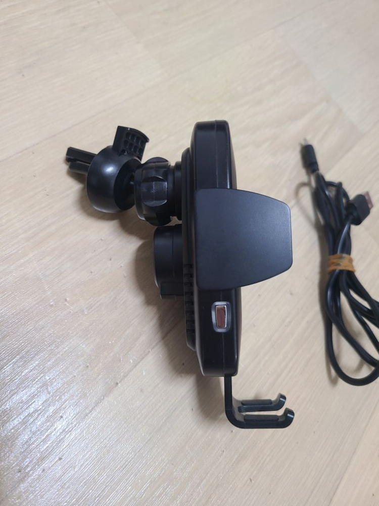 스마트폰 핸드폰 차량용 무선 자동센서 충전기 거치대 이미지