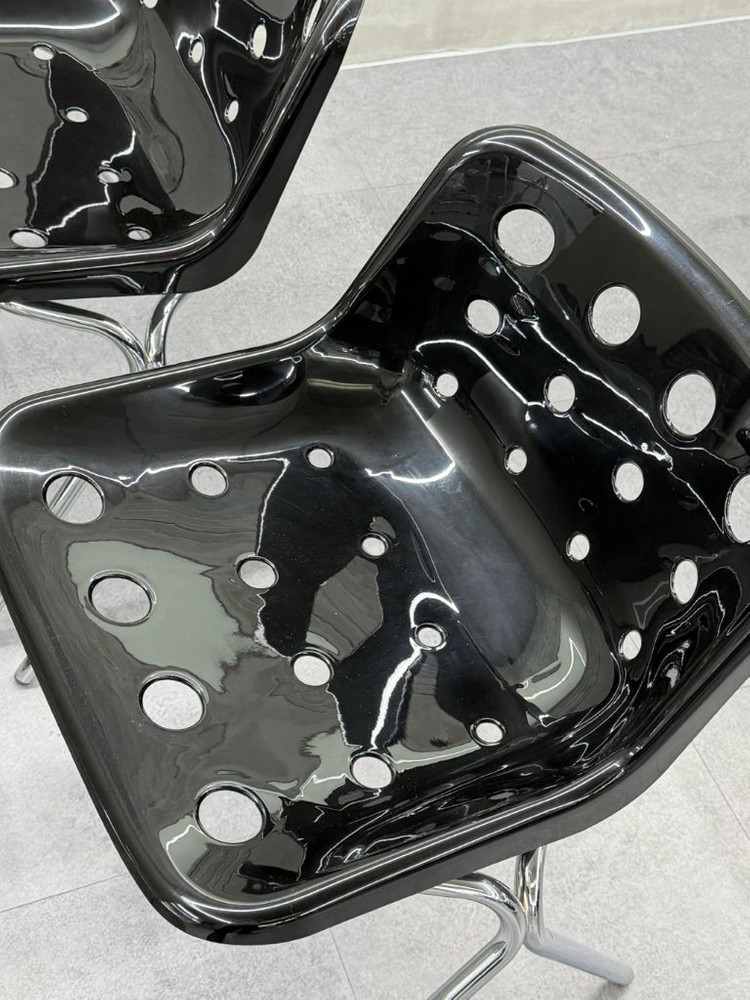 블랙 타공 치즈의자 이미지