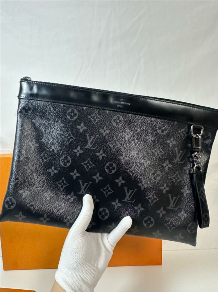 루이비통 디스커버리 클러치 + 드라곤느 키링 (GM/OS)--1