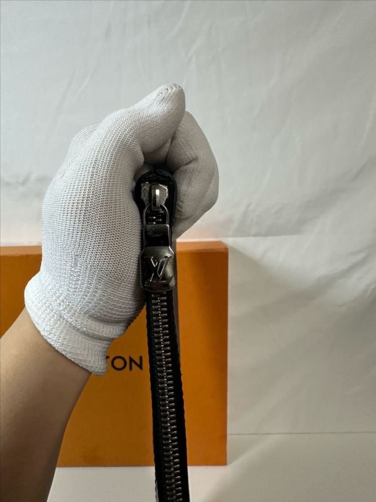 루이비통 디스커버리 클러치 + 드라곤느 키링 (GM/OS)--5