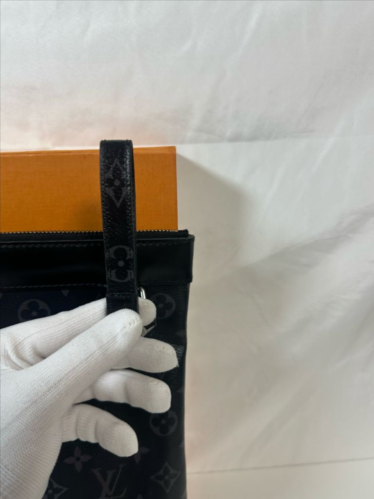 루이비통 디스커버리 클러치 + 드라곤느 키링 (GM/OS)--7