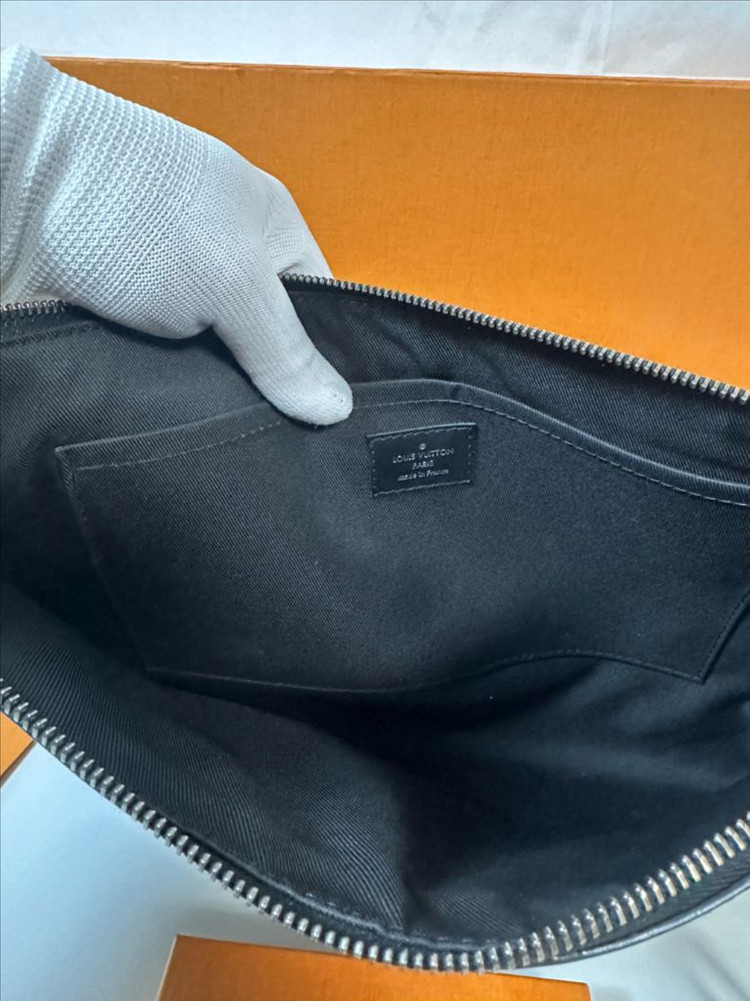 루이비통 디스커버리 클러치 + 드라곤느 키링 (GM/OS)--8