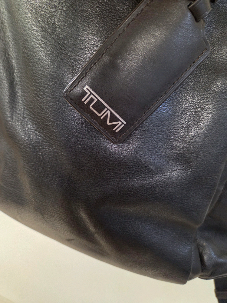 투미 가죽 블랙 백팩--1