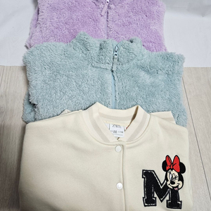 유니클로 후리스 2종 + 자라 키즈 봄버 자켓 미니마우스 110 사이즈 일괄 이미지
