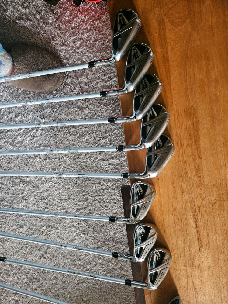 어뉴 골프 캐디백 + 테일러메이드 SIM MAX 풀세트 이미지