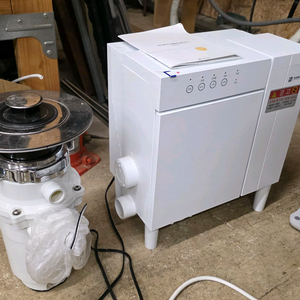 큐브 빌트인 미생물 음식물처리기 팝니다