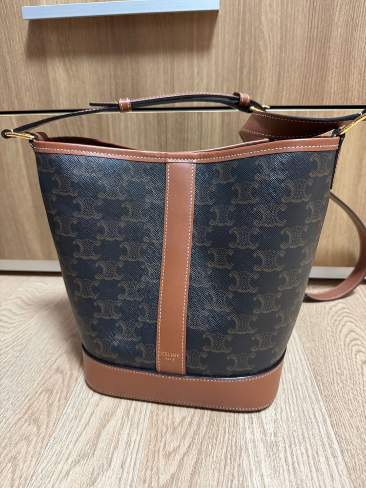 셀린느 트리오페 캔버스 스몰 버킷백 이미지