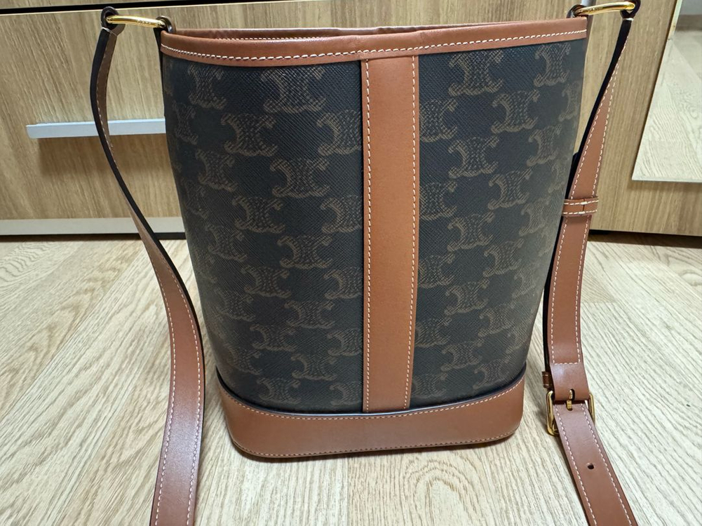 셀린느 트리오페 캔버스 스몰 버킷백 이미지