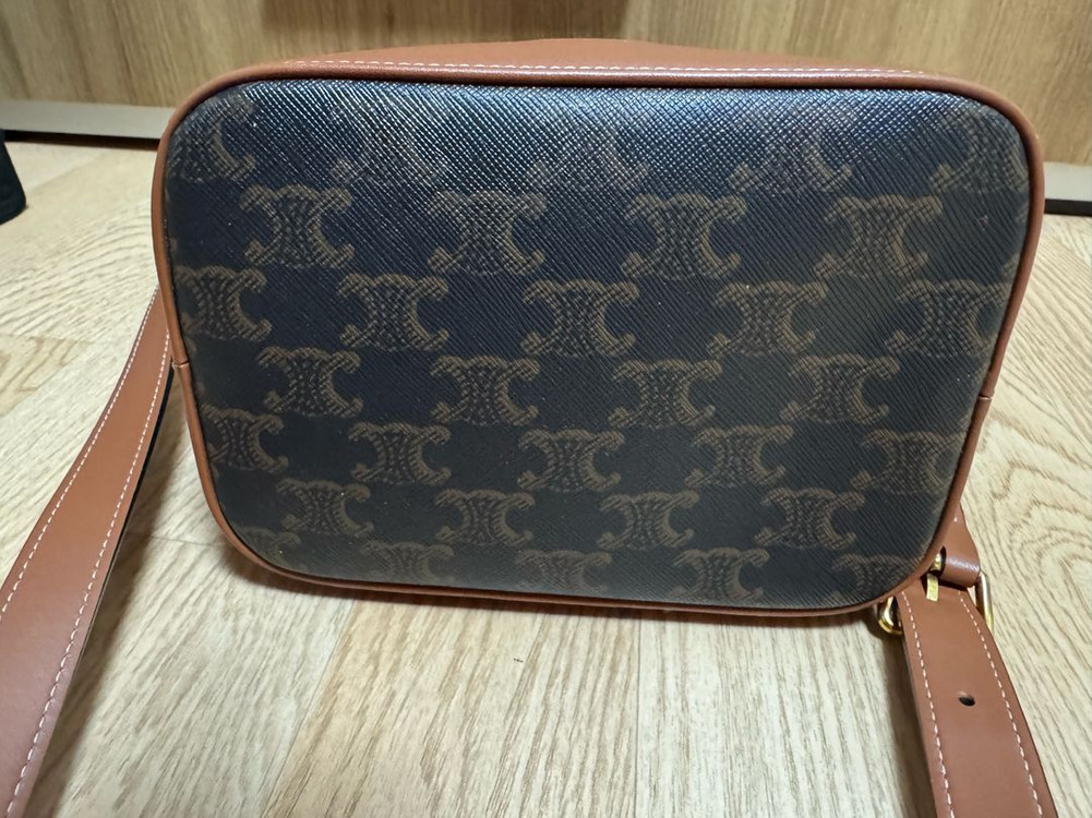 셀린느 트리오페 캔버스 스몰 버킷백 이미지