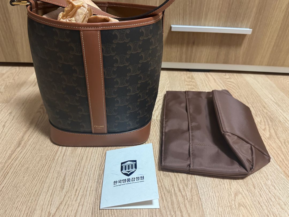 셀린느 트리오페 캔버스 스몰 버킷백 이미지