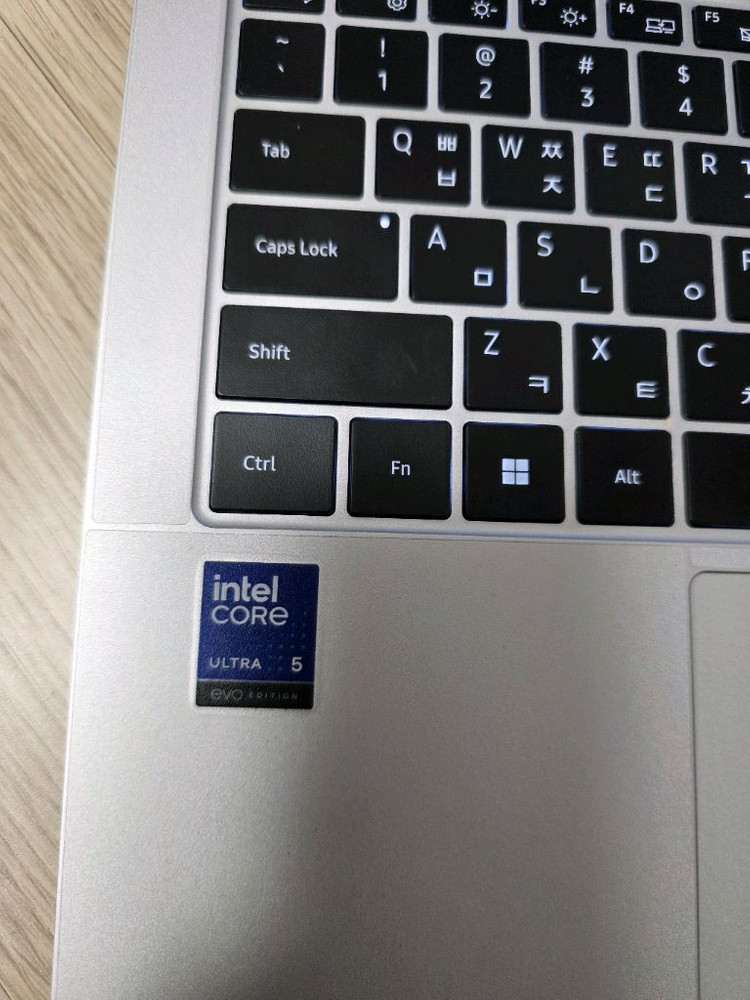 신품급 14인치 갤럭시 북5프로 고사양 노트북 울트라5 16램--4