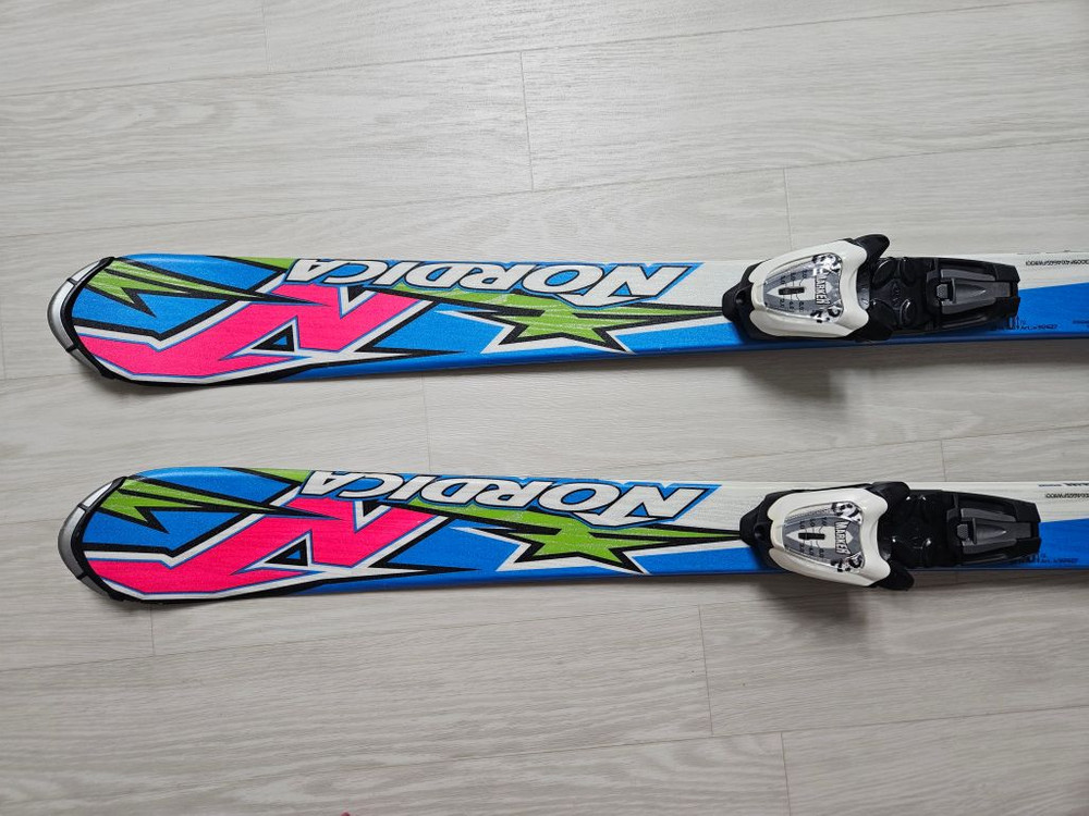 어린이 스키 130cm (NORDICA TEAM RACE J 140) + 폴대 + 가방 팝니다. 이미지
