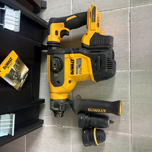 디월트 충전 함마드릴 DCH417 이미지