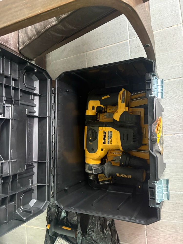 디월트 충전 함마드릴 DCH417 이미지