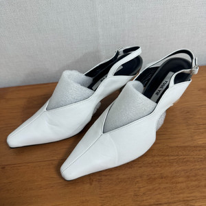 율이에 새상품 화이트 진주굽 스틸레토 슬링백 샌들 힐 36 수제화 디자이너브랜드