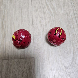 빨간색 바쿠간 변신 로봇 2개