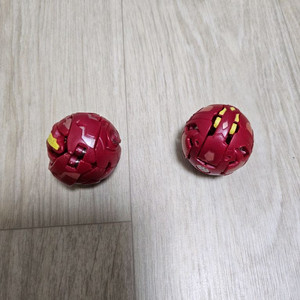 빨간색 바쿠간 변신 로봇 2개