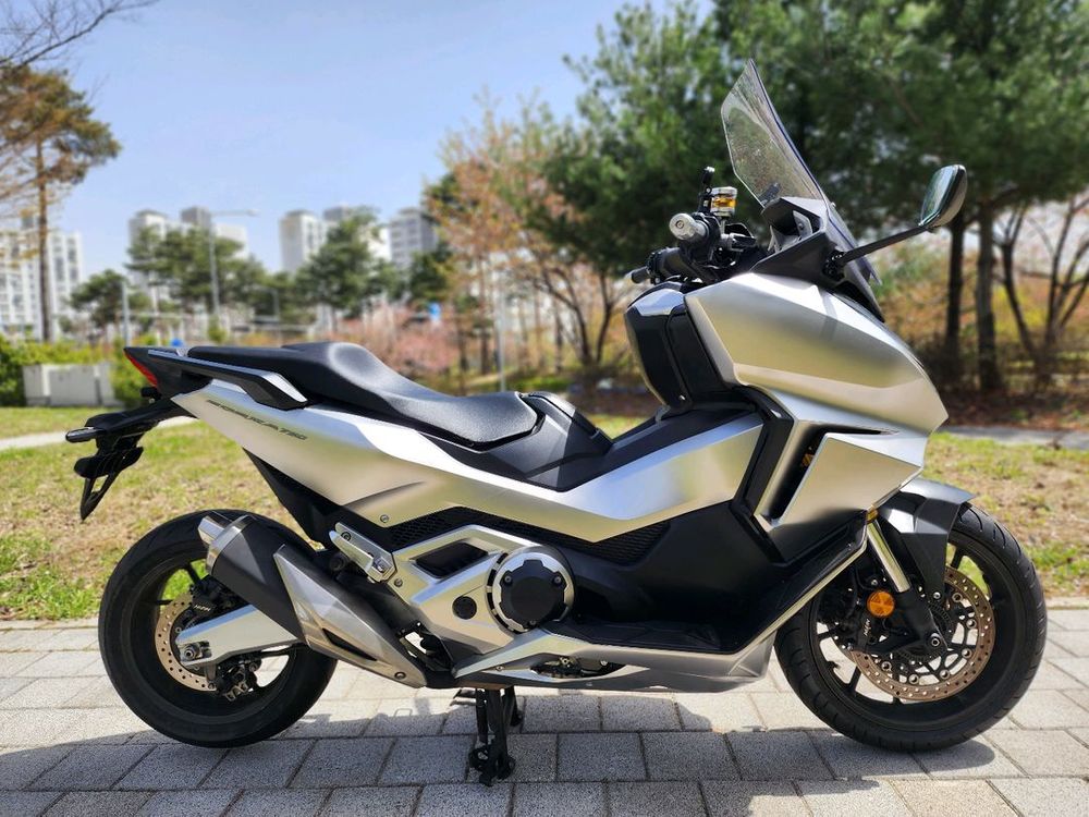 혼다 포르자750 22년형 무꿍무슬립 팝니다--1