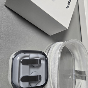 [신품급]갤럭시버즈4화이트 풀박스+사전예약클리어케이스 저렴하게