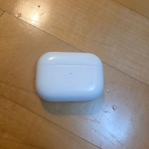 에어팟프로1세대 본체만 (왼쪽도 원하시면드립니다)