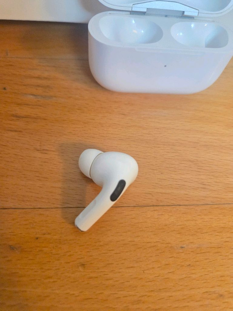 에어팟프로1세대 본체만 (왼쪽도 원하시면드립니다)--6