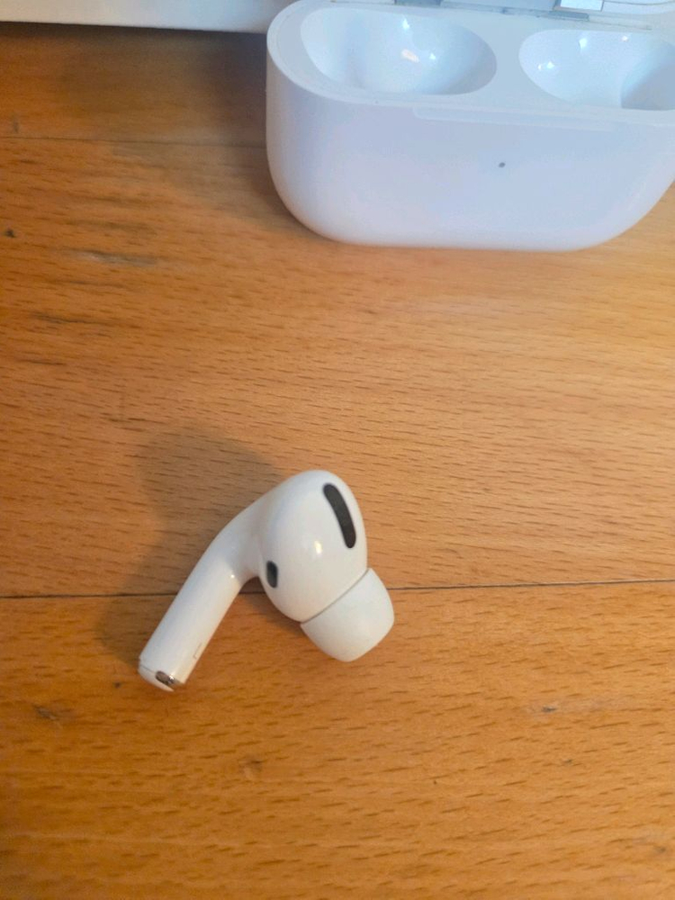 에어팟프로1세대 본체만 (왼쪽도 원하시면드립니다)--7
