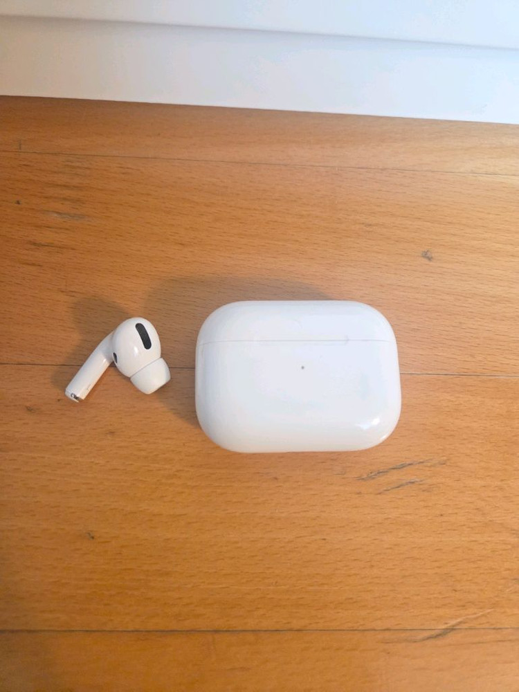 에어팟프로1세대 본체만 (왼쪽도 원하시면드립니다)--8