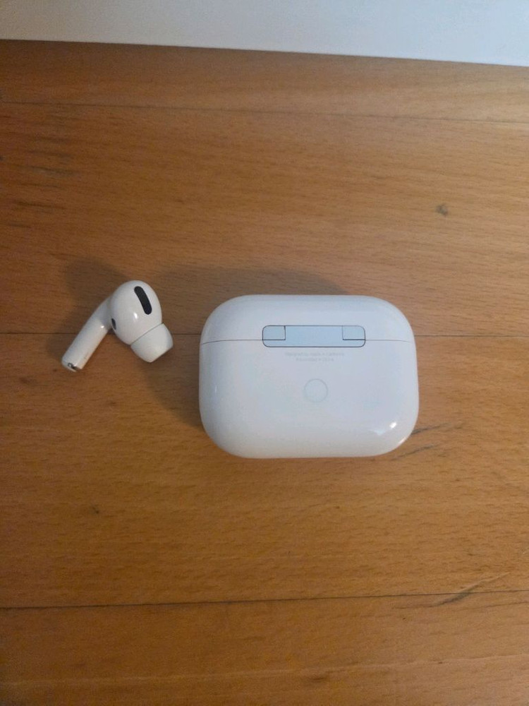 에어팟프로1세대 본체만 (왼쪽도 원하시면드립니다)--9