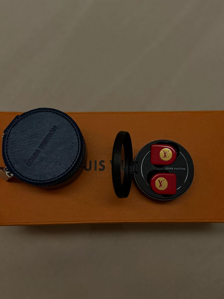 루이비통 호라이즌 이어폰 레드 새상품 이미지