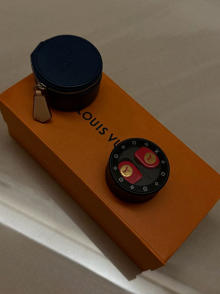 루이비통 호라이즌 이어폰 레드 새상품 이미지