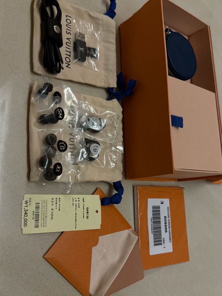 루이비통 호라이즌 이어폰 레드 새상품 이미지