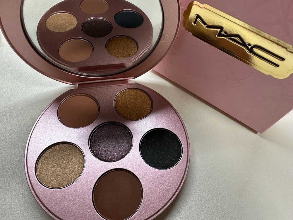 새상품)MAC 맥 아이러브서프라이즈 아이섀도우 팔레트 한정판 이미지
