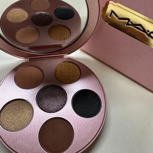 새상품)MAC 맥 아이러브서프라이즈 아이섀도우 팔레트 한정판 이미지
