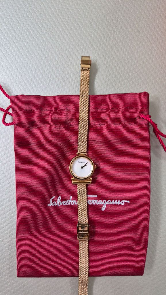 페라가모 시계 이미지