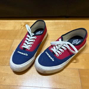 엄브로 스니커즈 250(택포1만)